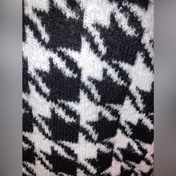 Pink Rose houndstooth knit sweater vest black and White  Pattern GUC unisex Sm - Picture 4 of 12